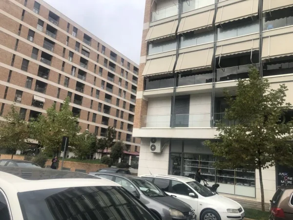Tirane, jepet me qera ambjent biznesi 154m2o Kati 0, 1.700 € (Don Bosco Tirane)