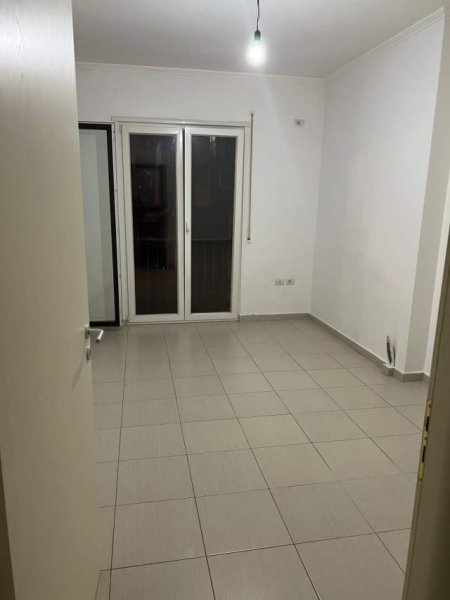 Tirane, jepet me qera zyre Kati 2, 60 m² 350 Euro (Brraka)