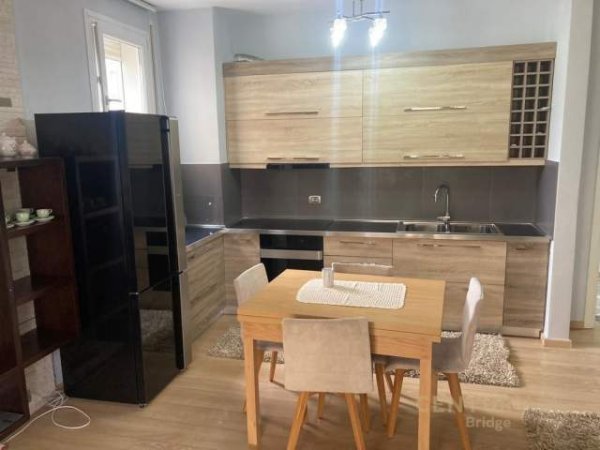 Tirane, jepet me qera apartament 2+1 Kati 3, 96 m² 800 Euro (Kopshti Zoologjik)