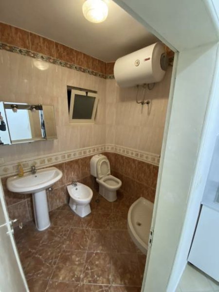 Tirane, jepet me qera garsonier 1+1 Kati 1, 35 m² 20.000 Leke (bajram allaraj)