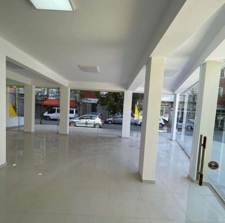 Tirane, jepet me qera Vile Kati 2, 226 m² 1.900 Euro (Rruga Albano Poli)