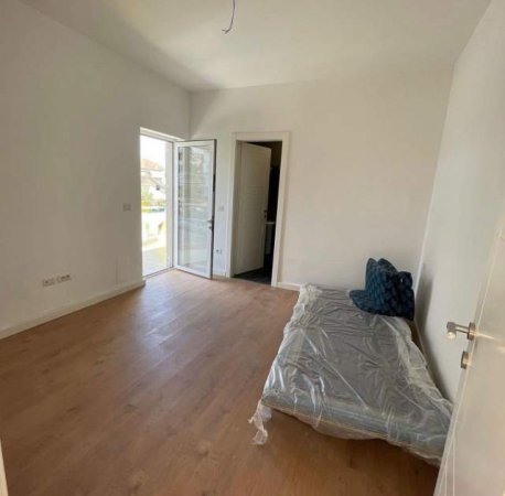Tirane, jepet me qera Vile Kati 2, 226 m² 1.900 Euro (Rruga Albano Poli)