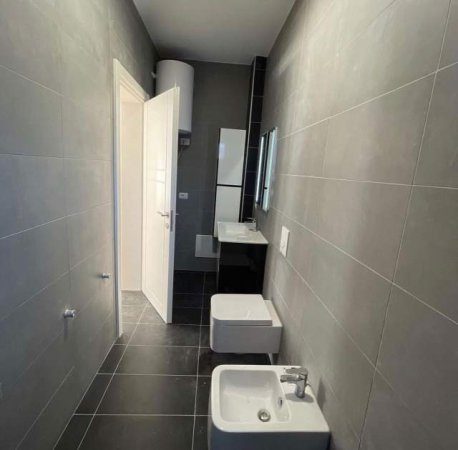 Tirane, jepet me qera Vile Kati 2, 226 m² 1.900 Euro (Rruga Albano Poli)