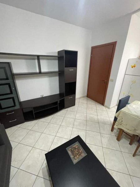 Tirane, jepet me qera apartament Kati 4, 320 Euro