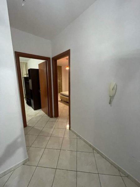 Tirane, jepet me qera apartament Kati 4, 320 Euro