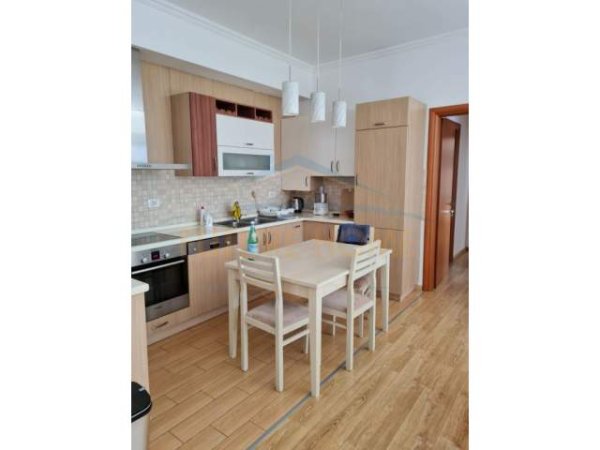 Tirane, jepet me qera apartament 2+1+BLK Kati 5, 125 m² 700 Euro (Rruga e Bogdaneve)
