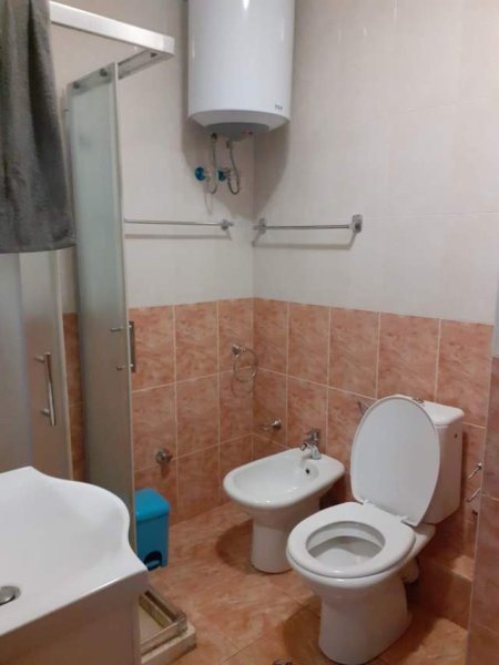 Tirane, jepet me qera apartament 2+1+BLK Kati 7, 88 m² 500 Euro (Komuna Parisit)