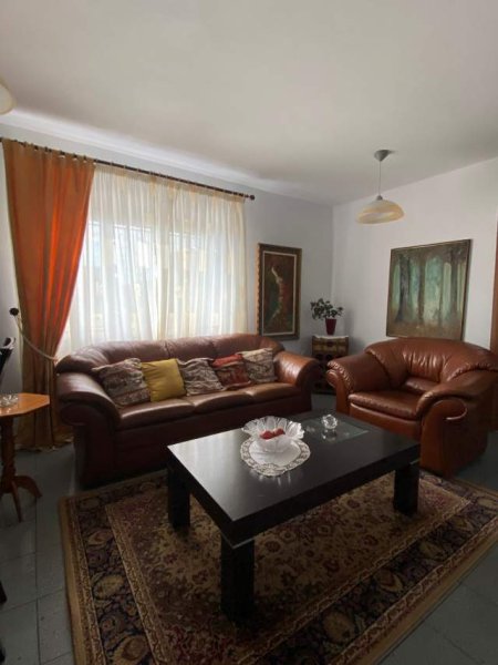 Tirane, jepet me qera apartament 2+1 Kati 2, 90 m² 500 Euro (Ali Demi)