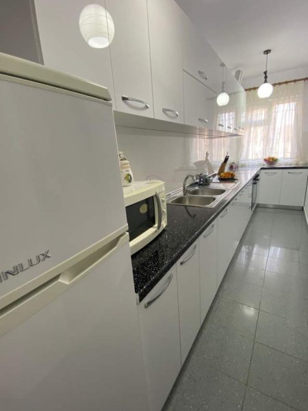 Tirane, jepet me qera apartament 2+1 Kati 2, 90 m² 500 Euro (Ali Demi)