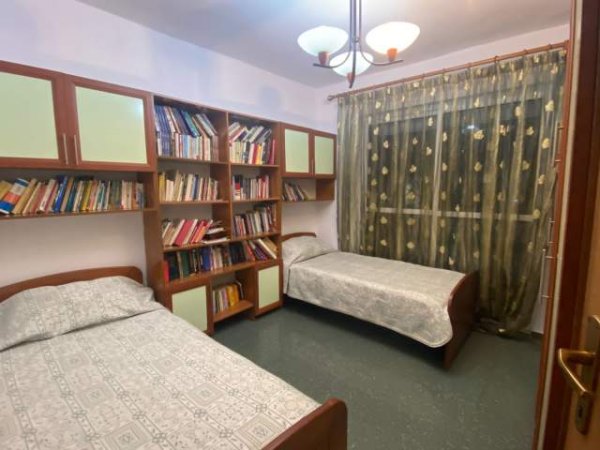 Tirane, jepet me qera apartament 2+1 Kati 2, 90 m² 500 Euro (Ali Demi)