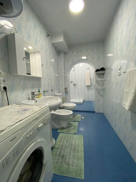 Tirane, jepet me qera apartament 2+1 Kati 2, 90 m² 500 Euro (Ali Demi)