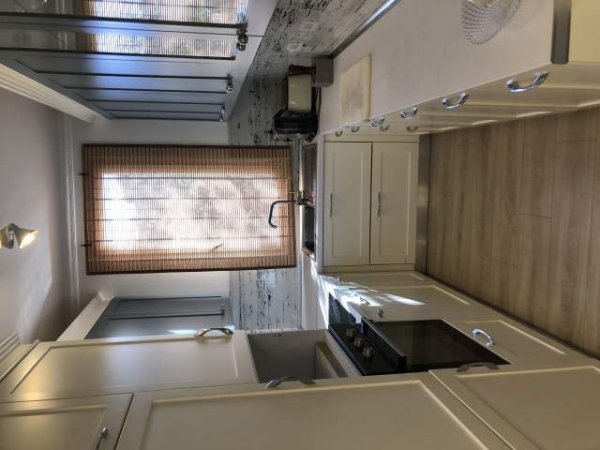 Tirane, jepet me qera apartament 2+1, kati 1, 110 m² 550 Euro (Tre vellezrit kondi)