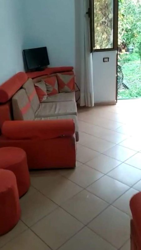 Tirane, jepet me qera shtepi 2+1+BLK Kati 1, 90 m² 30.000 Leke (rruga Siri Kodra)