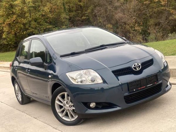 Tirane, shes makine Toyota Auris 1.4 Nafte Viti 2009,