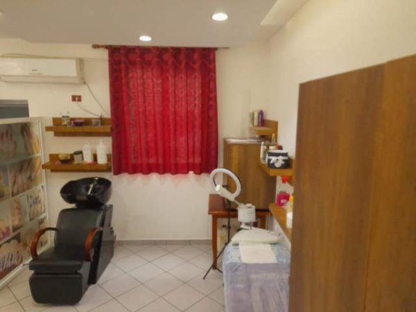 Tirane, dyqan Kati 2, 56 m² 600 Euro (RR BERISHA)