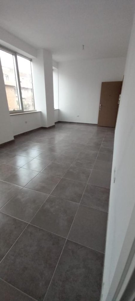 Tirane, jepet me qera Kati 2, 470 Euro