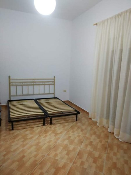 Tirane, jepet me qera apartament 2+1 Kati 2, 120 m² 40.000 Leke (kodra e priftit)