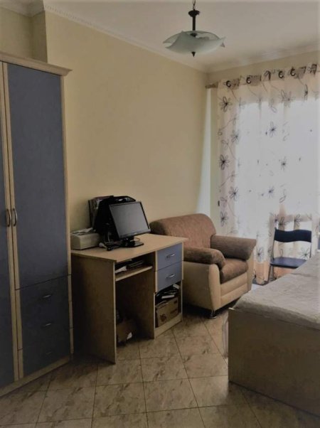 Tirane, jepet me qera apartament 2+1 Kati 4, 90 m² 400 Euro (Rruga Todi Shkurti)