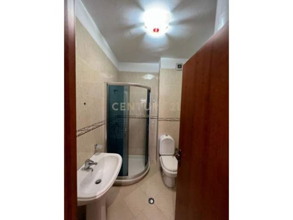 Tirane, jepet me qera apartament 3+1+A+BLK Kati 4, 125 m² 600 Euro (Komuna e parisit)