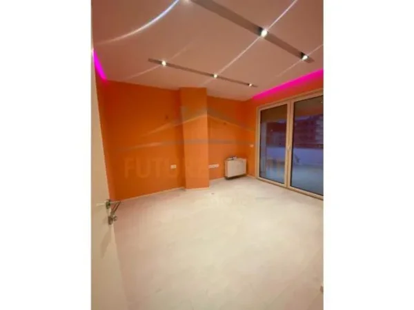 Tirane, shitet apartament Kati 3, 146 m² 140.000 Euro