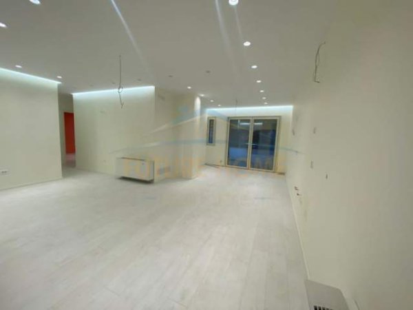 Tirane, shitet apartament 3+1 Kati 5, 146 m² 140.000 Euro (Tufinë)