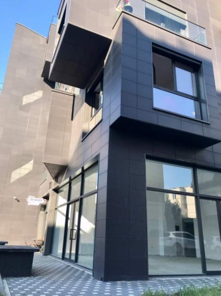 Tirane, jepet me qera ambjent biznesi Kati 0, 82 m² 1.000 Euro (Kongresi Lushnjes)