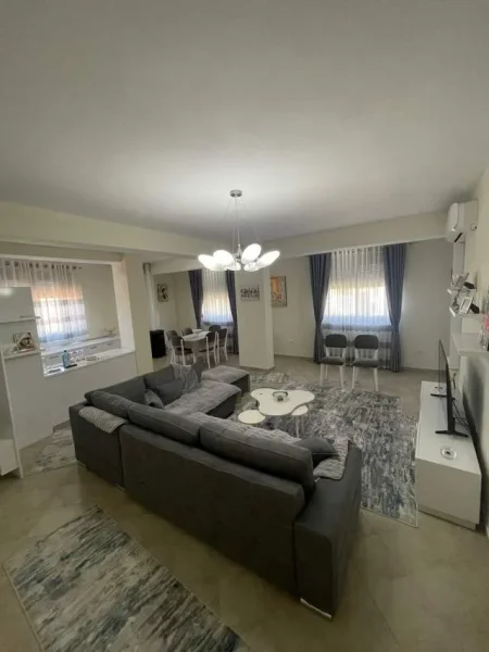 Tirane, jepet me qera Vile Kati 0, 1.000 m² 6.000 Euro (Kinostudio)