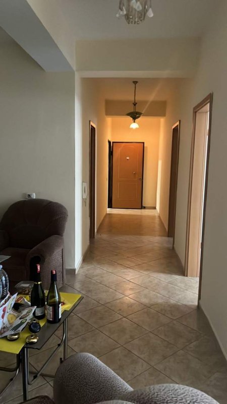 Tirane, shitet apartament 2+1 Kati 3, 94 m² 125.000 Euro (rruga e kavajes)