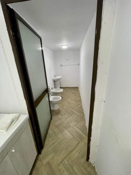 Tirane, shes ambjent biznesi Kati 0, 52 m² 104.000 Euro (Haxhi Dalliu afer Prokuroris)