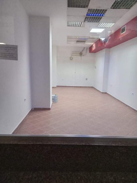 Tirane, jepet me qera ambjent biznesi Kati 0, 42 m² 320 Euro (reshit petrela)