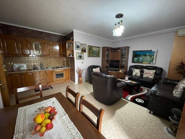 Tirane, shitet apartament 115 m² 125.000 Euro (prane hotel Doro City)