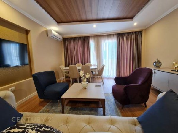 Tirane, jepet me qera apartament 2+1 Kati 8, 145 m² 1.200 Euro (9 Kateshet)