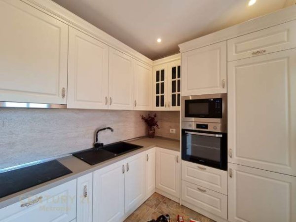 Tirane, jepet me qera apartament 2+1 Kati 8, 145 m² 1.200 Euro (9 Kateshet)