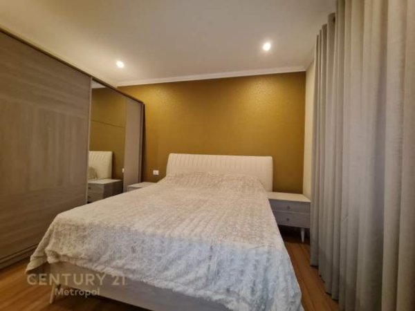 Tirane, jepet me qera apartament 2+1 Kati 8, 145 m² 1.200 Euro (9 Kateshet)