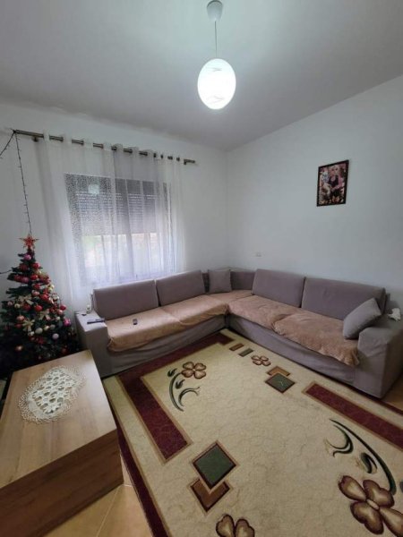 Tirane, shitet Vile 2 Katshe Kati 1, 565 m² 280.000 Euro (Yrshek)