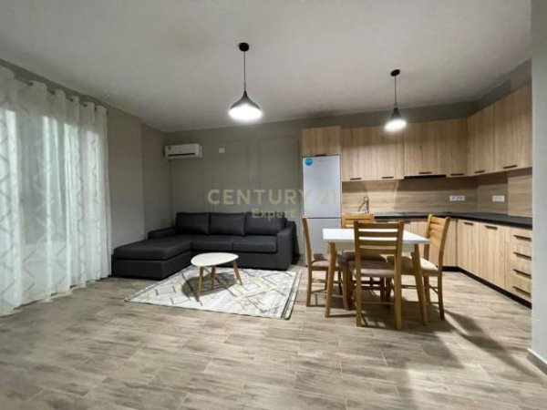 Tirane, jepet me qera apartament 1+1+BLK Kati 6, 78 m² 400 Euro (ISH FUSHA E AVIACIONIT)