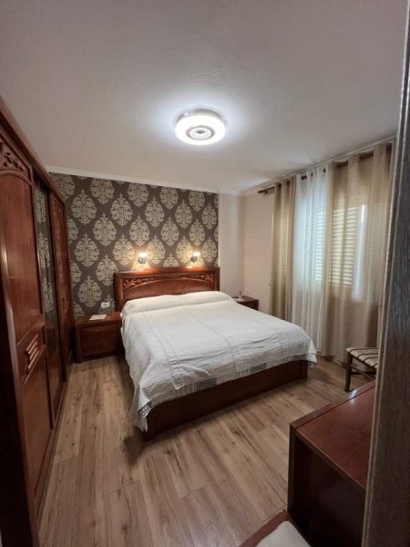 Tirane, jepet me qera apartament 2+1+A+BLK Kati 7, 125 m² 600 Euro (KRISTAL CENTER)