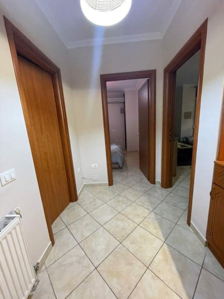 Shqiperi, jepet me qera apartament 1+1+A+BLK Kati 3, 60 m² 370 Euro (Komuna e Parisit)