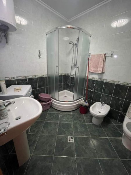 Shqiperi, jepet me qera apartament 1+1+A+BLK Kati 3, 60 m² 370 Euro (Komuna e Parisit)