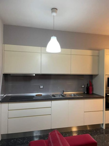 Tirane, jepet me qera apartament Kati 2, 73 m² 450 Euro (Zogu i Zi prane Ring Center)