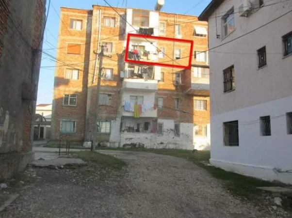 Shitet Apartament 45.68 m2, Cmimi Fillestar 1.008.000 Leke (Lagjia Zef Hoti, Mahmurras)