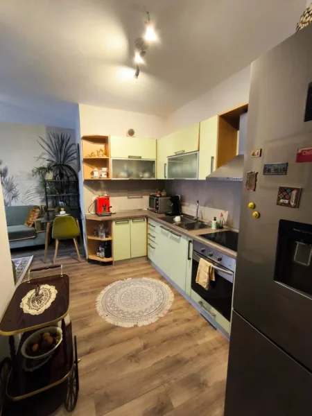 Tirane, jepet me qera apartament 2+1+Parkim,Ballkon , 86 m² 900 € (Rruga e Kosovareve)