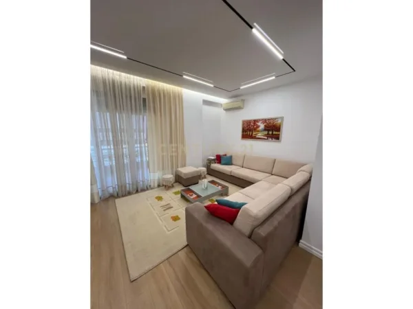 Tirane, jepet me qera apartament 2+1+Aneks+Ballkon Kati 4, 97 m² 1.200 € (AMBASADA AMERIKANE)