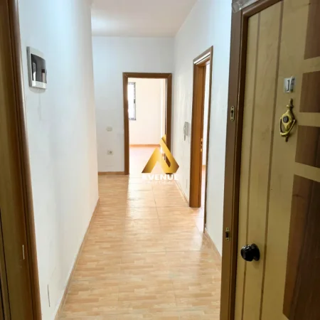Tirane, shitet apartament 3+1+Ballkon Kati 2, 132 m² 193.000 € (Bill Klinton)