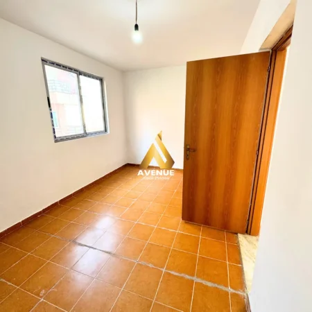 Tirane, shitet apartament 3+1+Ballkon Kati 2, 132 m² 193.000 € (Bill Klinton)