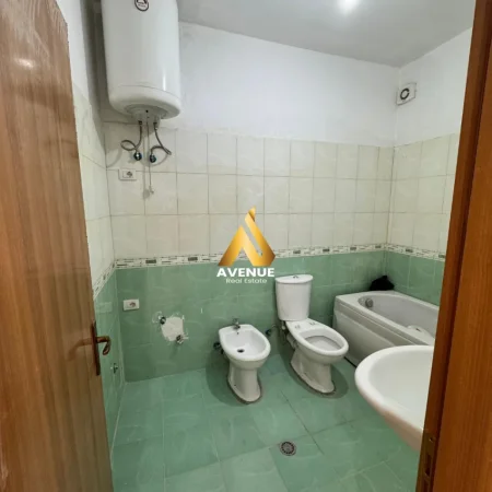 Tirane, shitet apartament 3+1+Ballkon Kati 2, 132 m² 193.000 € (Bill Klinton)