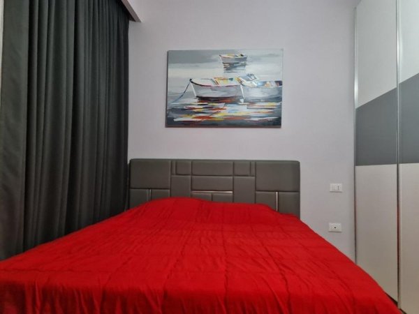 Tirane, jepet me qera apartament 1+1+Ballkon Kati 7, 60 m² 650 € (Komuna e Parisit, Kompleksi Kika 2)