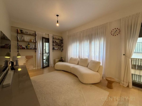 Tirane, jepet me qera apartament 2+1+Aneks+Ballkon Kati 5, 93 m² 2.000 € (Garda Tirana, Albania)