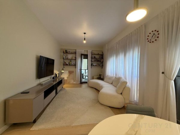 Tirane, jepet me qera apartament 2+1+Aneks+Ballkon Kati 5, 93 m² 2.000 € (Garda Tirana, Albania)