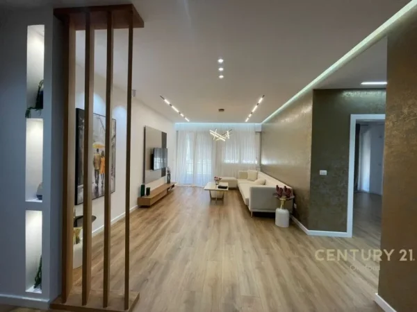 Tirane, shes apartament 2+1+Aneks+Ballkon Kati 5, 136 m² 285.000 € (KRISTAL CENTER)